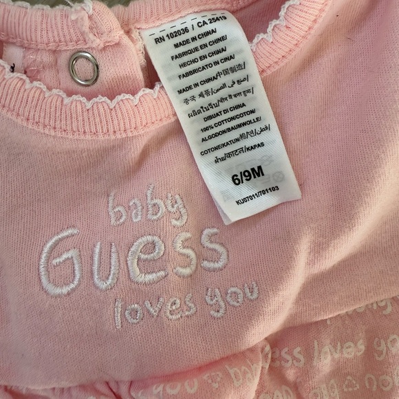Guess baby 2 piece outfit (pants and long sleeved top) size 6-9 months - Picture 3 of 9